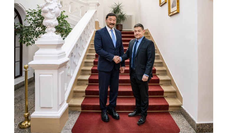 МОНГОЛ, ЧЕХИЙН ПАРЛАМЕНТЫН ДЭД ДАРГА НАР УУЛЗАВ