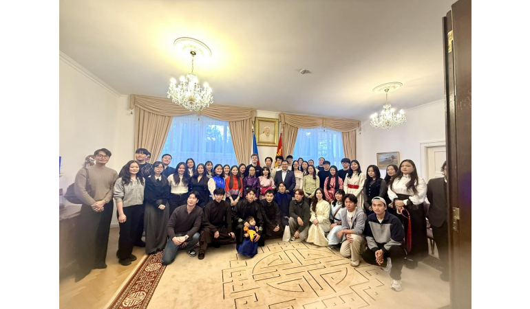 ЧЕХ УЛСАД СУРЧ БУЙ ОЮУТАН ЗАЛУУС, ХҮҮХЭД БАГАЧУУД МОНГОЛ БАХАРЛЫН ӨДРИЙГ ЁСЛОЛ ТӨГӨЛДӨР ТЭМДЭГЛЭВ